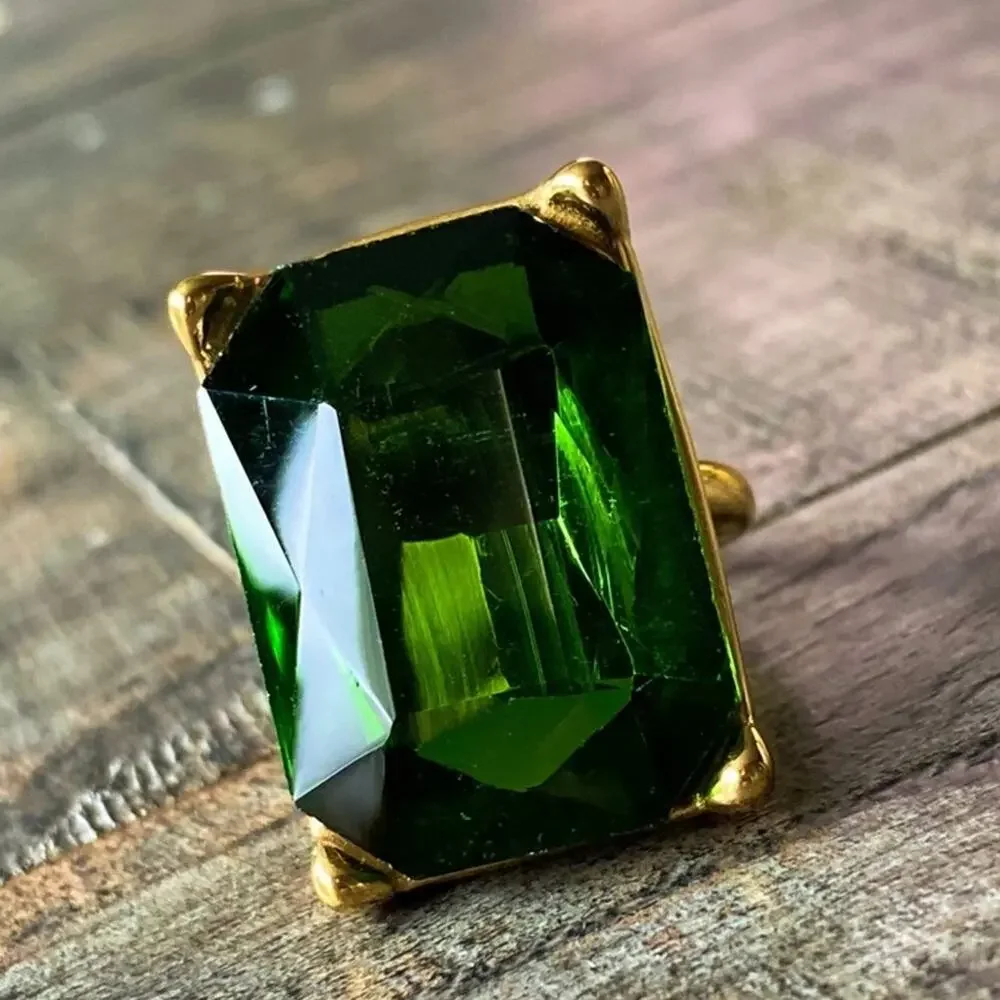 NEW Emerald Green Zirconium Stone Cocktail Ring